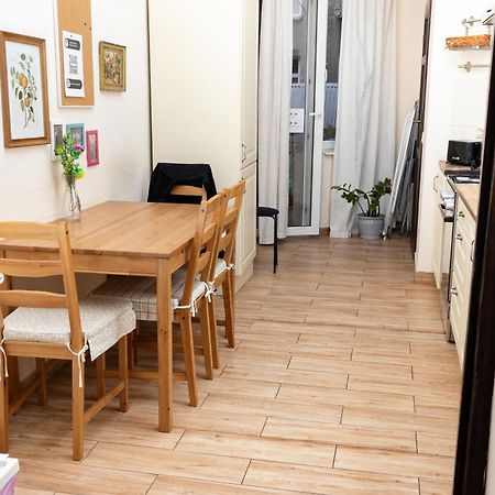 Homely 4 Bedroom Apartment - Old Town - By Upstairs Cracovia Esterno foto