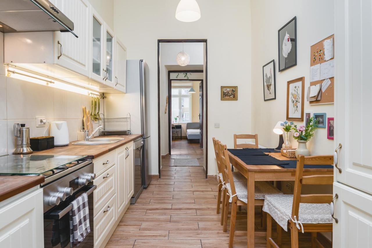Homely 4 Bedroom Apartment - Old Town - By Upstairs Cracovia Esterno foto
