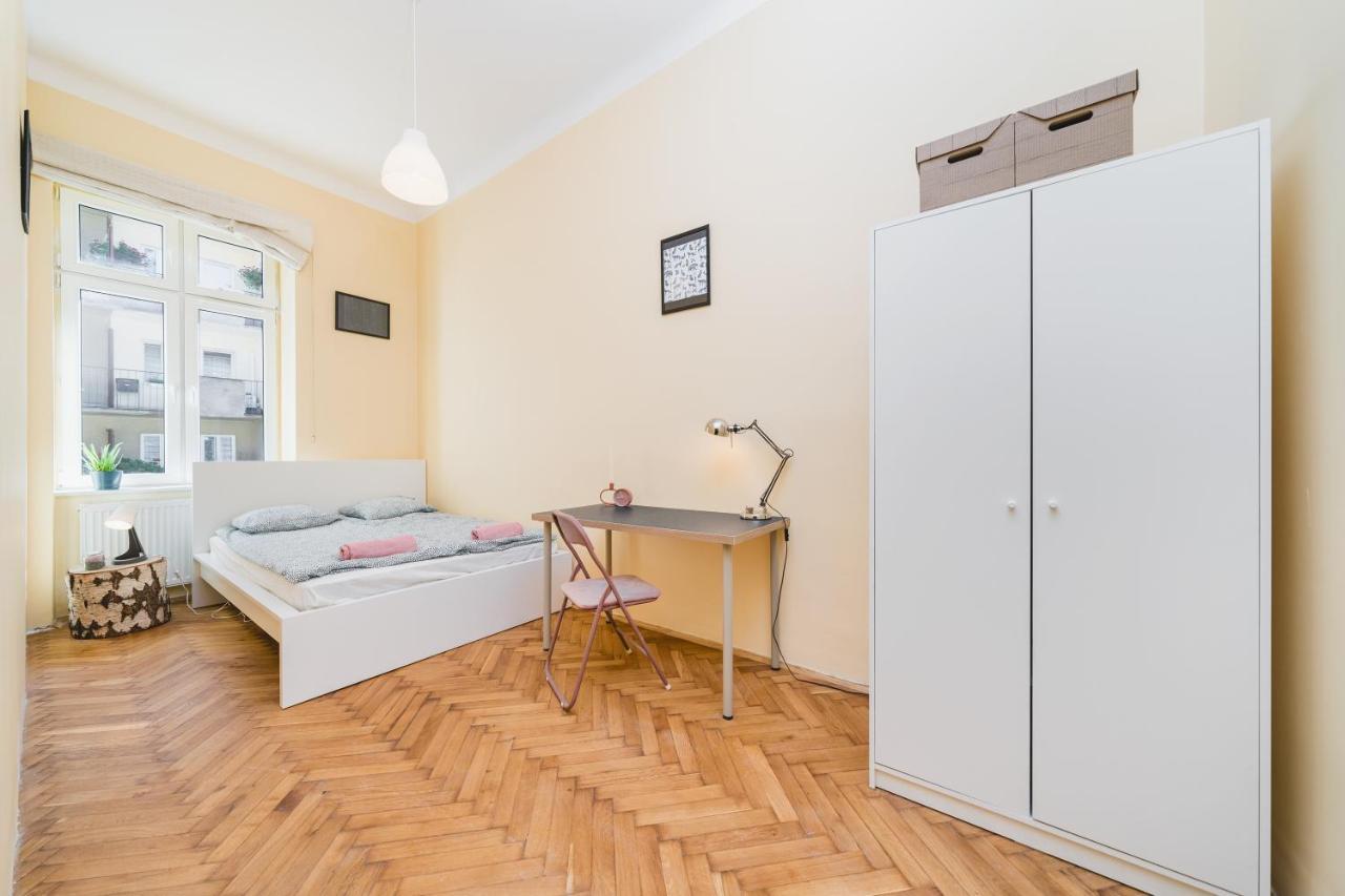 Homely 4 Bedroom Apartment - Old Town - By Upstairs Cracovia Esterno foto
