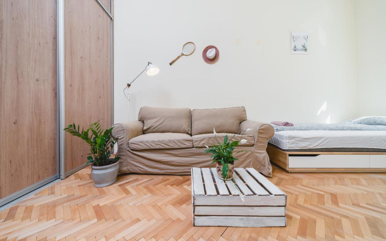 Homely 4 Bedroom Apartment - Old Town - By Upstairs Cracovia Esterno foto