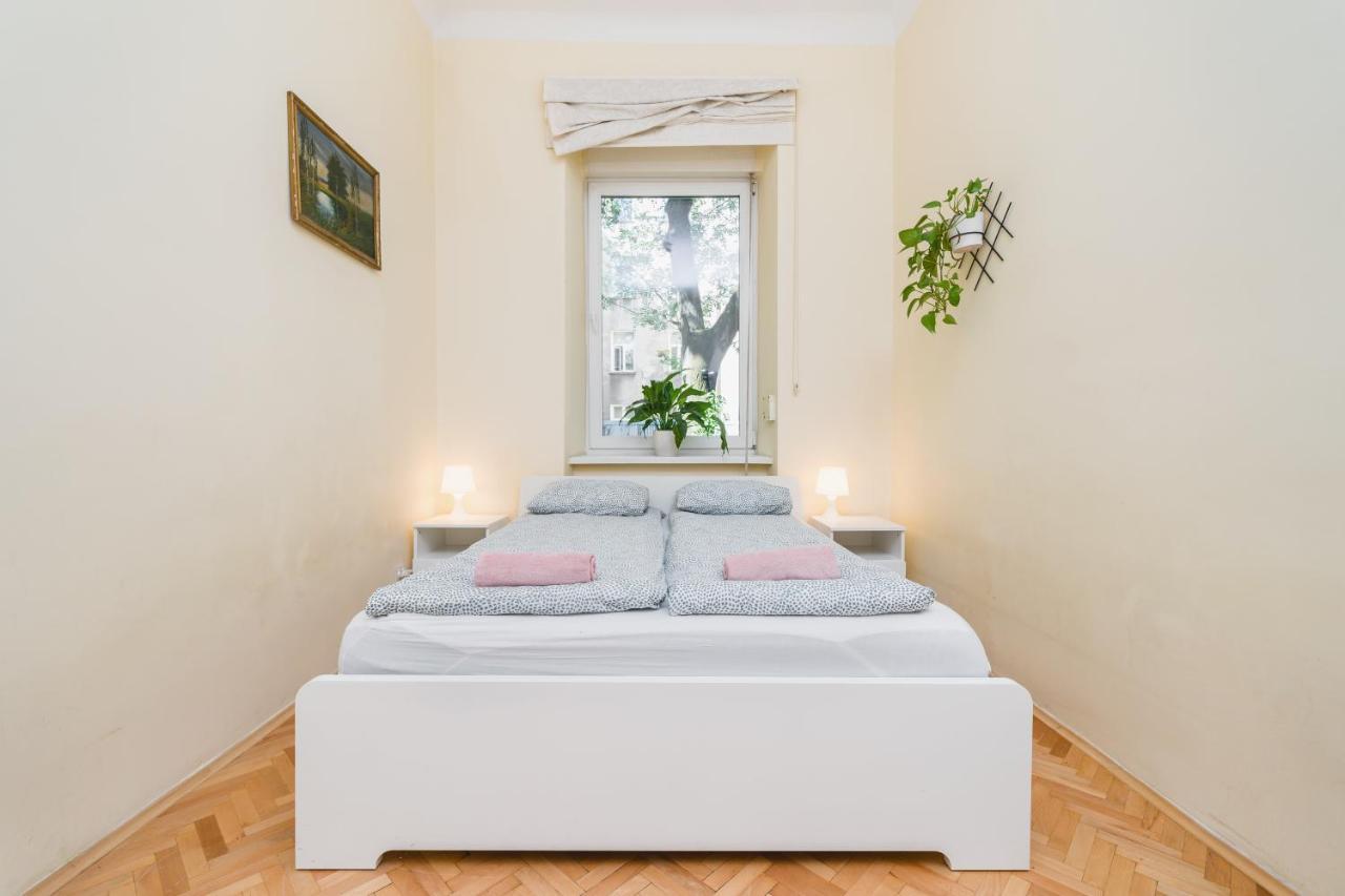 Homely 4 Bedroom Apartment - Old Town - By Upstairs Cracovia Esterno foto