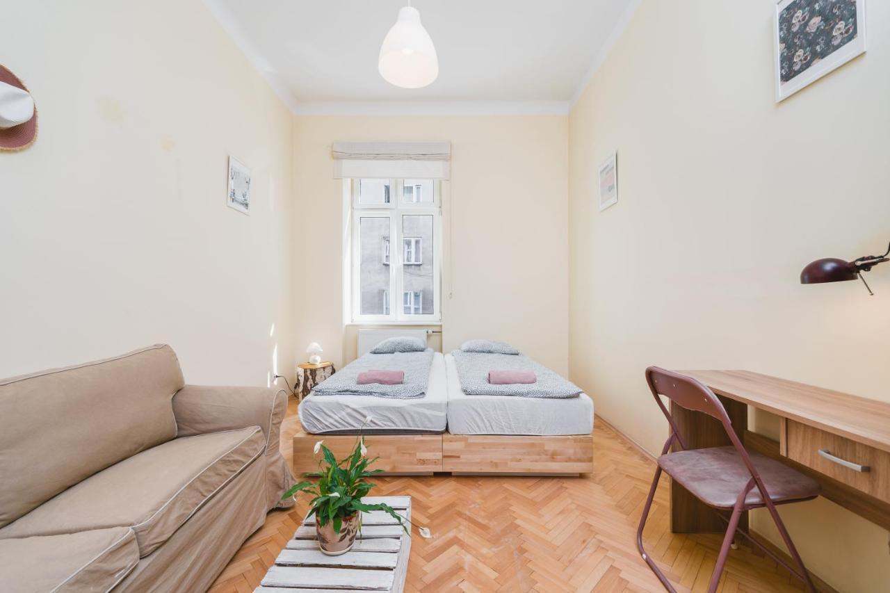 Homely 4 Bedroom Apartment - Old Town - By Upstairs Cracovia Esterno foto