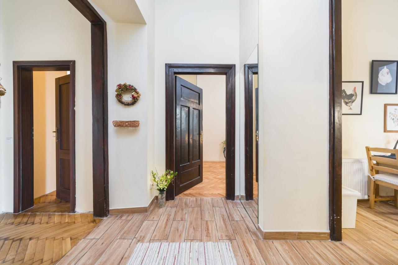 Homely 4 Bedroom Apartment - Old Town - By Upstairs Cracovia Esterno foto
