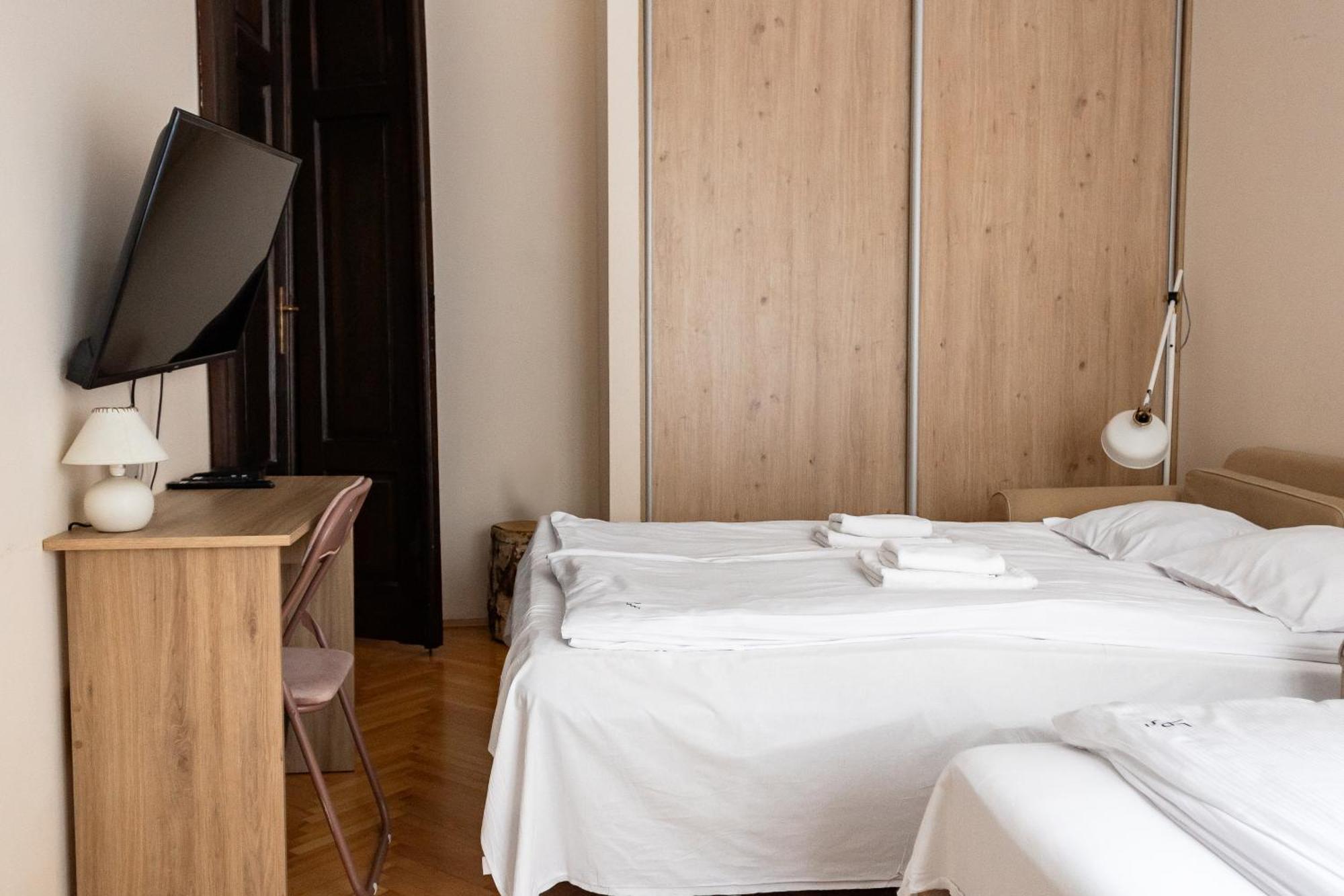 Homely 4 Bedroom Apartment - Old Town - By Upstairs Cracovia Esterno foto