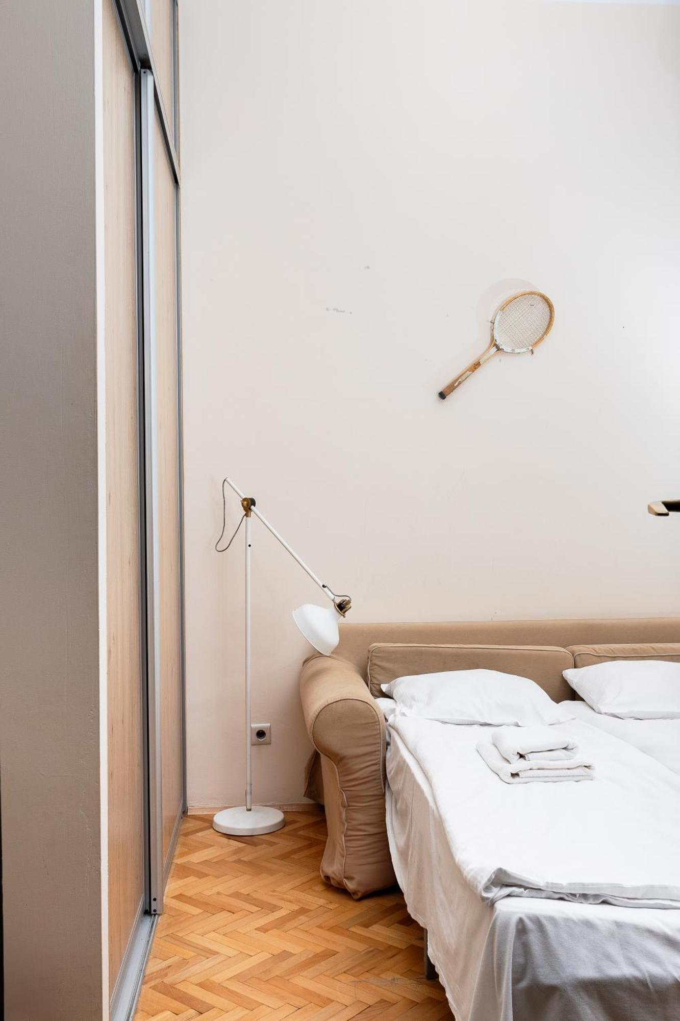 Homely 4 Bedroom Apartment - Old Town - By Upstairs Cracovia Esterno foto