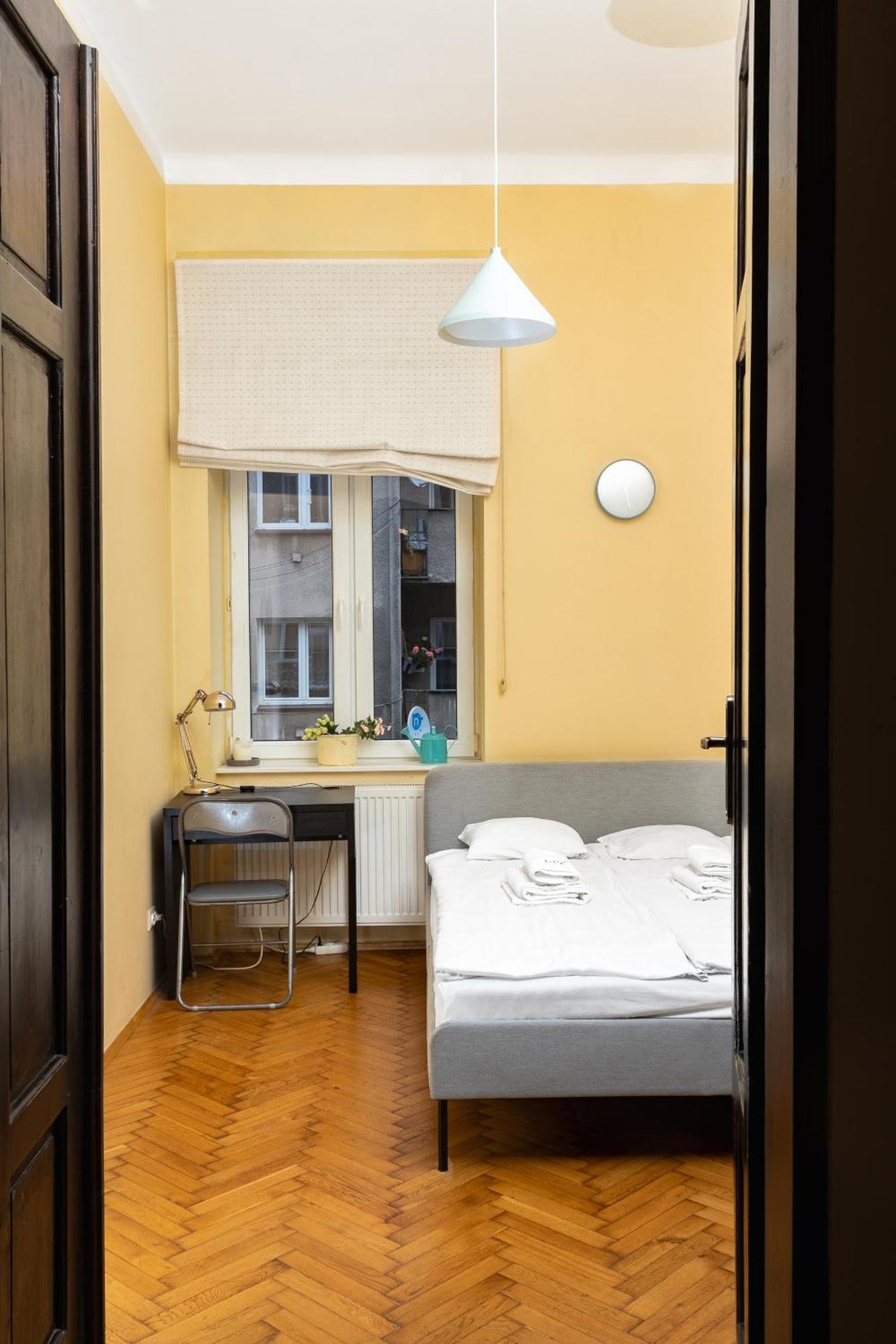 Homely 4 Bedroom Apartment - Old Town - By Upstairs Cracovia Esterno foto