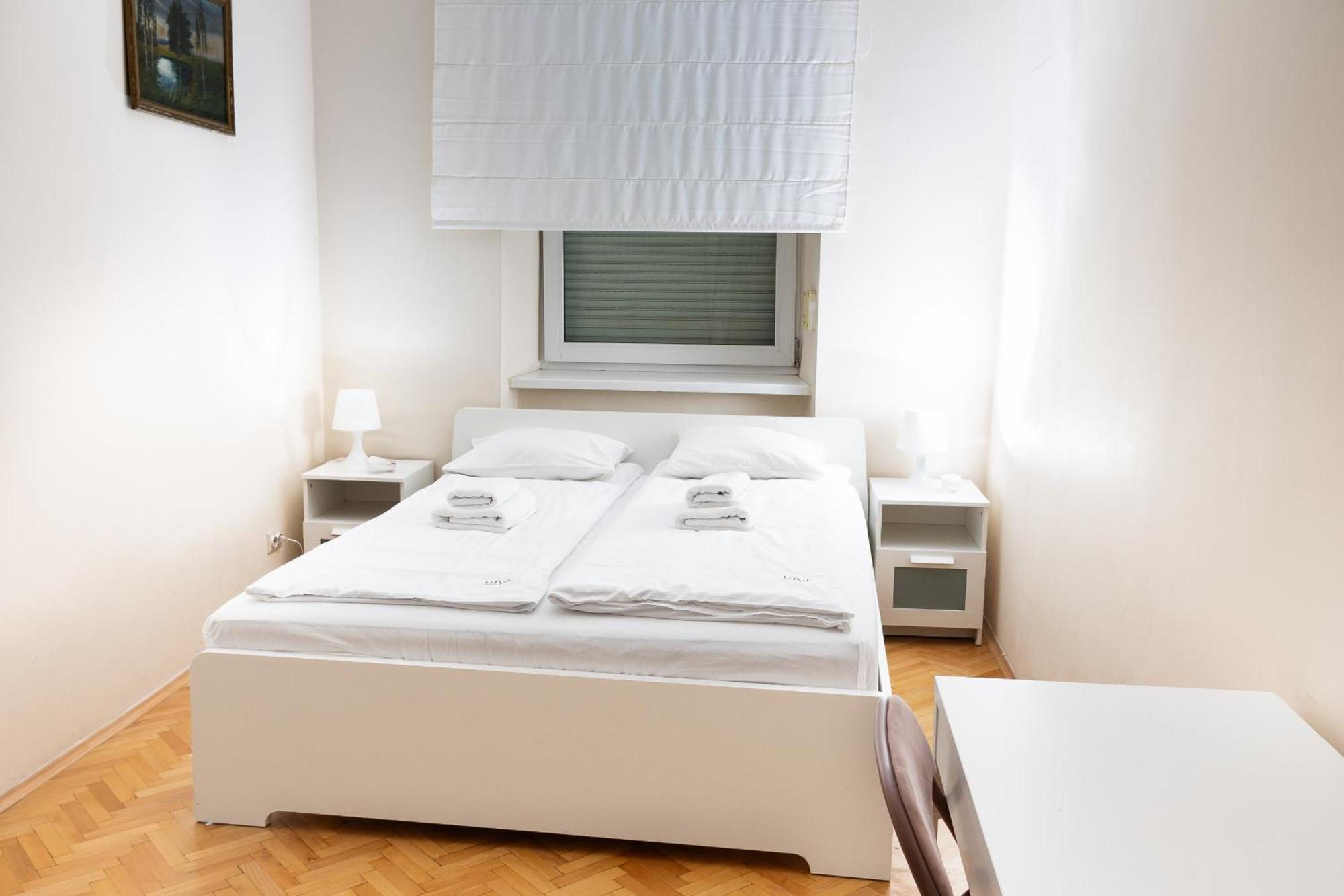 Homely 4 Bedroom Apartment - Old Town - By Upstairs Cracovia Esterno foto