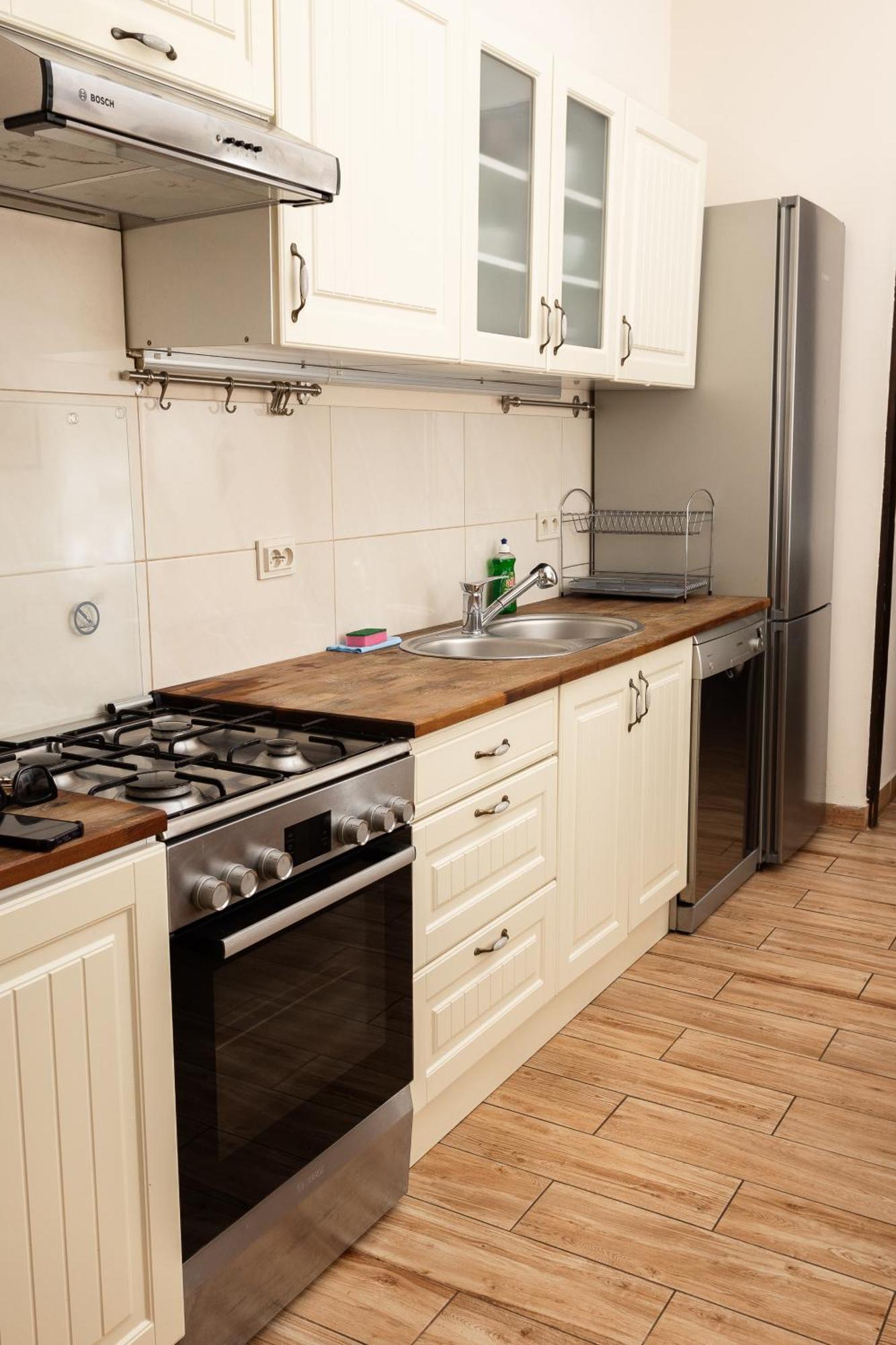 Homely 4 Bedroom Apartment - Old Town - By Upstairs Cracovia Esterno foto