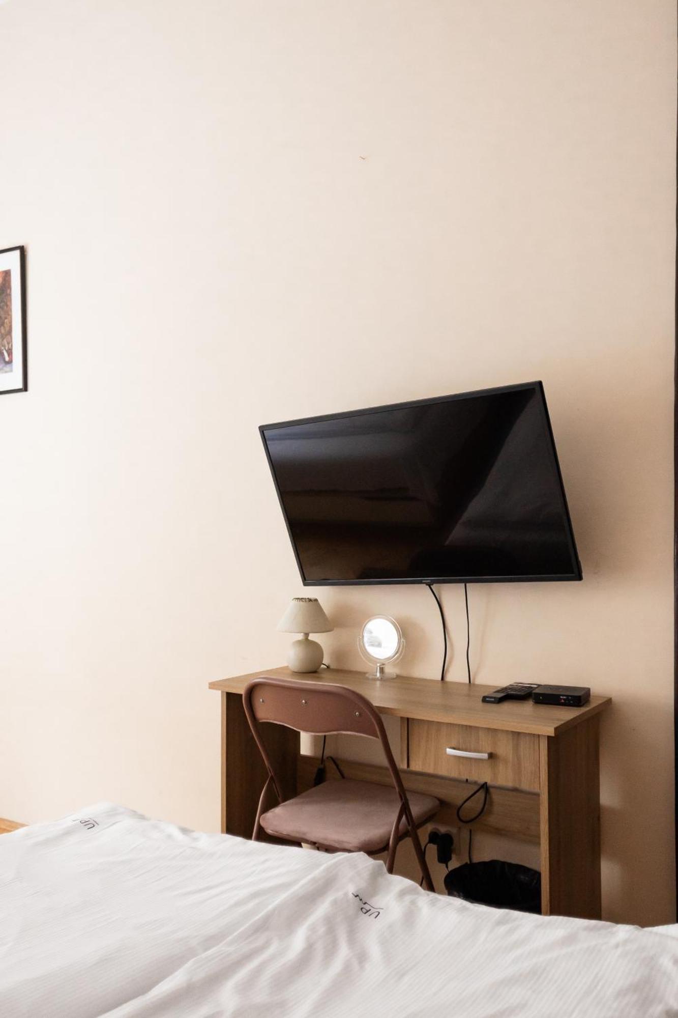Homely 4 Bedroom Apartment - Old Town - By Upstairs Cracovia Esterno foto