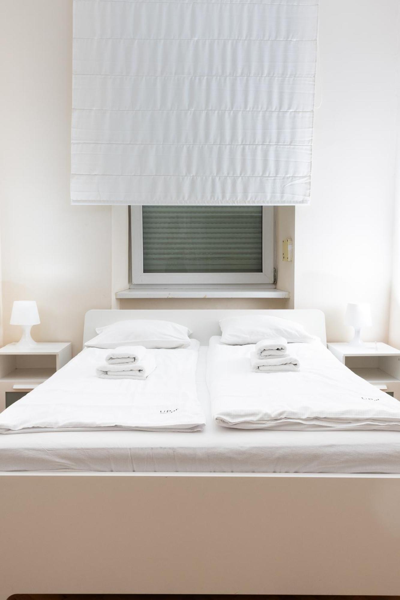 Homely 4 Bedroom Apartment - Old Town - By Upstairs Cracovia Esterno foto